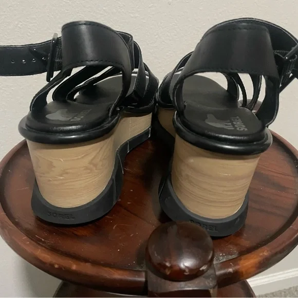 Sorel Black and Tan Joanie III Ankle Strap Sandals, Size 8 - Picture 4 of 7